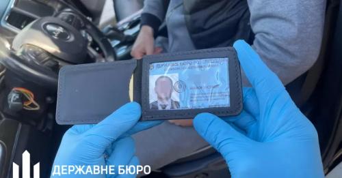 У Києві затримали чоловіка з липовими посвідченням та формою ДБР