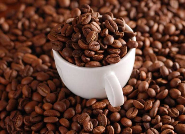 Чарівність кави в зернах: Як вона змінює ваше життя