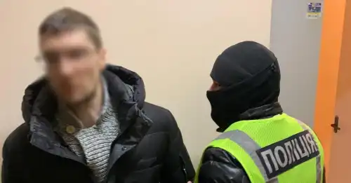 У Києві правоохоронці схопили нападника, що нещадно згамселив керманича автоевакуатора.