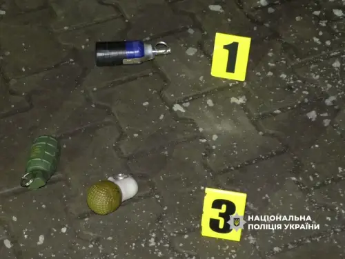 На Буковині затримано особу, котра метнула гранату в правоохоронців, –…