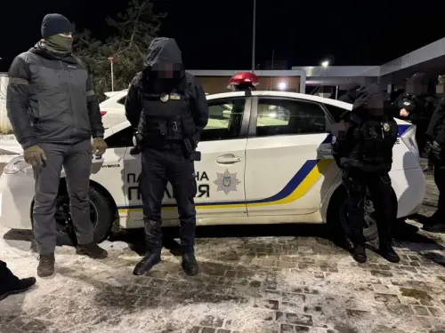 Одеські слідчі: два правоохоронці здирництвом вимагали 2000 доларів за ухилення&hellip;