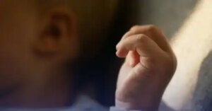 На Сумщині: мати постане перед судом через загибель сина від асфіксії