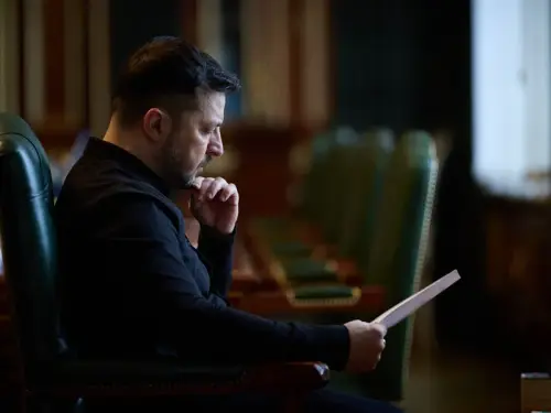 Президент нагородив двох енергетиків ДТЕК за працю під ворожим вогнем.