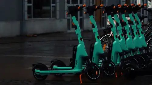 Електросамокати: Зручність пересування чи зледащіння?