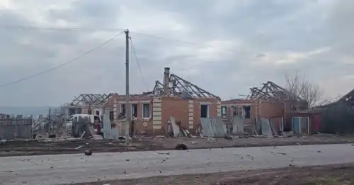 Удар росіян по селу на Донеччині: жертва, травми, значні руйнування