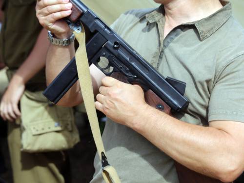 У Хмельницькому військовий, ймовірно, влаштував стрілянину з балкону. Зробив приблизно 90 пострілів.