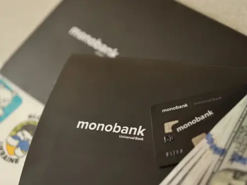 Monobank заблокував рахунок клієнтки через відео на фоні російського прапора