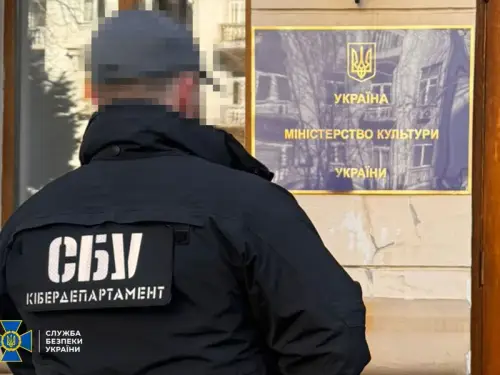 “Нехай вже впаде, розіб’ється”, “Путіна ще вихваляє”: СБУ взяла під…