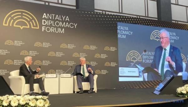 Сибіга в Туреччині: Україна міцнішає на передовій