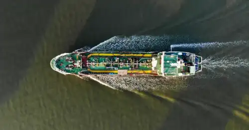 Іран: Ормузька протока знову повністю доступна – Трамп радий, нафта дешевшає.