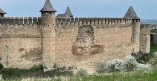 В Хотинской твердыне на Буковине рухнула старинная стена.