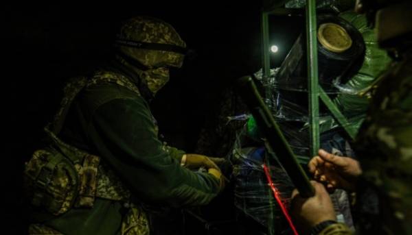 Парашутисти ліквідували російську гаубицю Д-30 в Мирнограді, Донецька область.