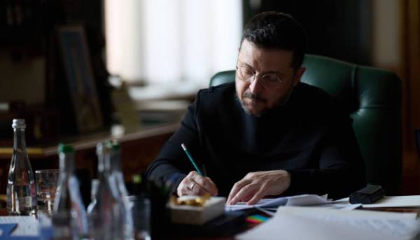 Президент нагородив оборонників з нагоди їх професійного свята.