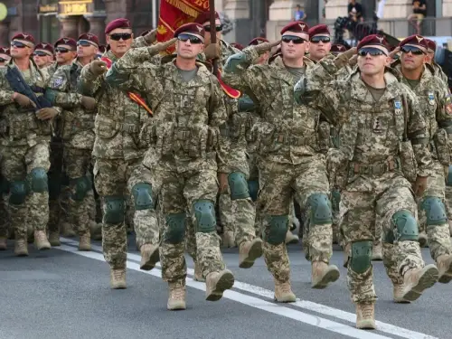 Українці схвалюють армію з чіткою ієрархією та аполітичністю – опитування.