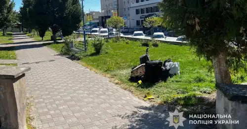 На Тернопільщині: зловмисник з ножем атакував жінку поблизу Почаївської лаври.