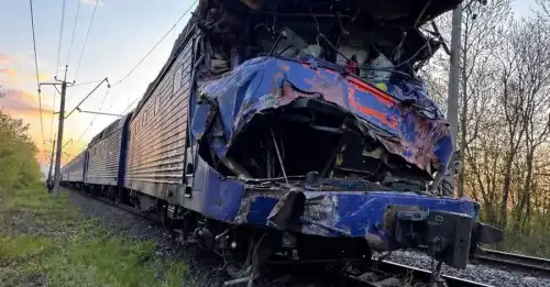 На Львівщині потяг Київ–Ужгород зійшов з рейок після зіткнення з&hellip;