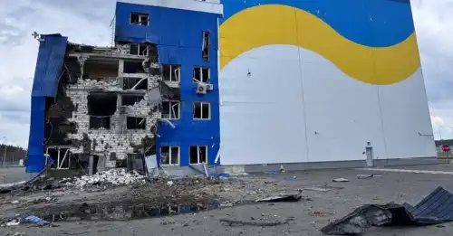 Служба безпеки України визнала атаку на сховище ядерних матеріалів неподалік Чорнобильської АЕС актом агресії, що підпадає під міжнародні закони про воєнні злочини.