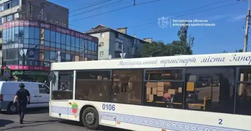 Російські сили обстріляли цивільний автобус неподалік Запоріжжя, внаслідок чого постраждали…