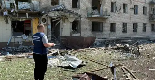 Місто Слов’янськ зазнало удару з боку росіян; щонайменше п’ятеро осіб отримали поранення.