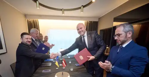 Україна і Латвія уклали угоду про “Дронову угоду”, що означає розширення співробітництва в галузі безпілотників та протиповітряної оборони.