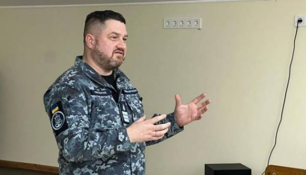 Російські військові танки ховають під виглядом молочних машин – Плетенчук