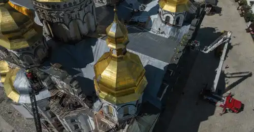 Путін влучив у Христа, — блогерка Лора Лумер відвідала зруйновану російським ударом Лавру