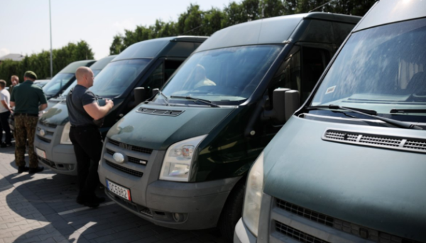 Латвійські благодійники передали прикордонникам сім транспортних засобів