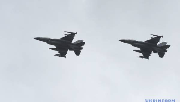 У ході виконання бойового завдання на українському винищувачі F-16 сталася позаштатна подія, внаслідок чого пілот здійснив катапультування.