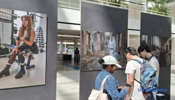 Фотовиставка Говарда Баффета, присвячена стійкості українців, розпочала свою роботу у Гаазі.