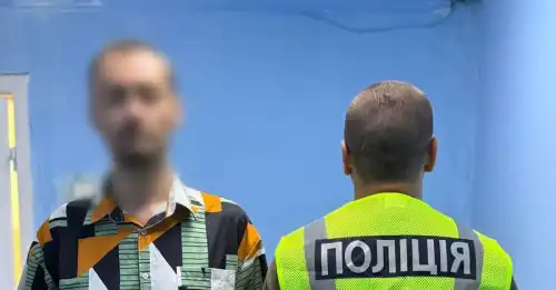 Чоловік у Києві спалив автомобіль психотерапевта, оскільки був переконаний, що той зомбує людей.
