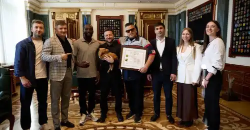 Американський боксер Теренс Кроуфорд презентував Зеленському пітбультер’єра на ім’я Фрея.