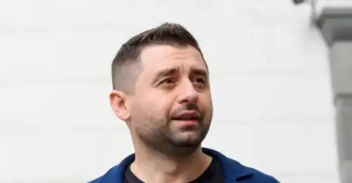 Арахамія обрав шлях доктора філософії, базуючись на особистому досвіді для своєї дисертації.