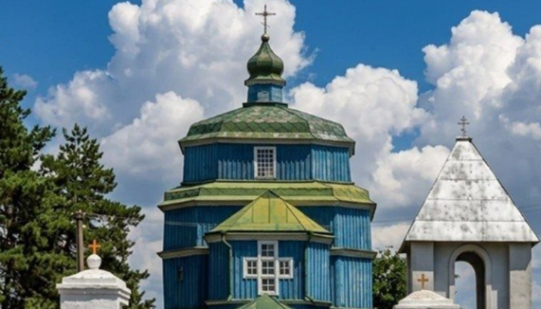 На Херсонщині від атаки російських дронів зайнялася полум’ям виняткова дерев’яна церква, зведена у XVIII столітті.