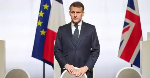 Президент Макрон висловив вдячність українською мовою рятувальникам ДСНС, які вирушили до Франції для допомоги у боротьбі з лісовими займаннями.