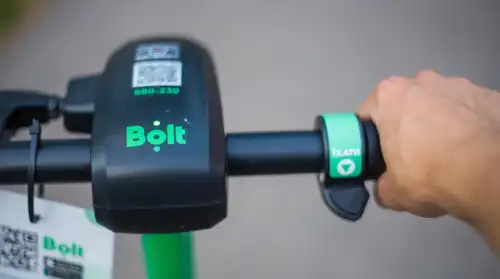 У Чернівцях припинили діяльність прокату електросамокатів: Bolt, Vevi та Jet.ua мають два тижні, щоб покинути вулиці міста