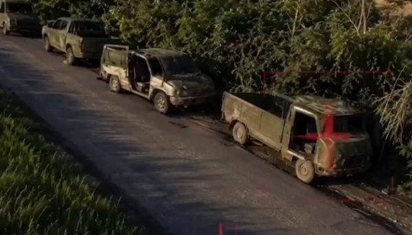 Воїни «Азову» продемонстрували влучання по російській колоні, що знаходилася майже за 20 кілометрів від лінії фронту.