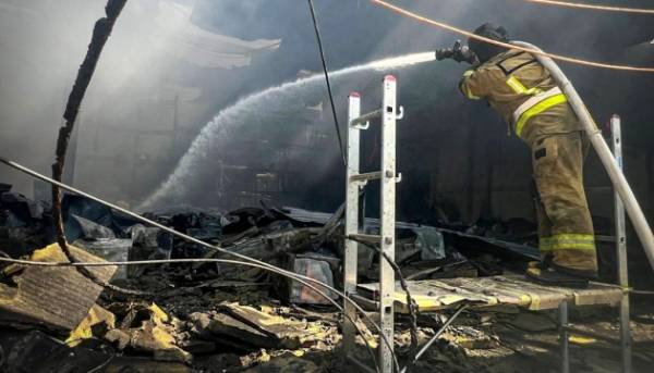 На Київщині в Броварському районі пожежники загасили вогонь, спричинений російським нападом.