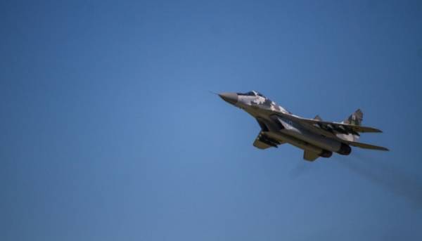 На Одещині впав винищувач МіГ-29, виконуючи бойове завдання, пілот врятувався за допомогою катапультування.