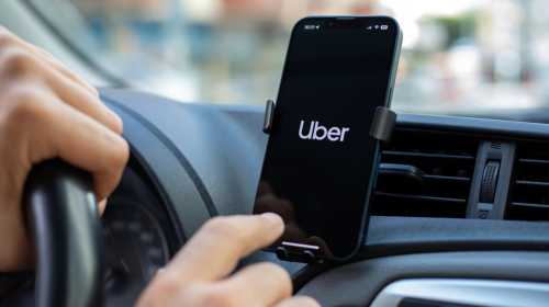 Батьки Uber отримали можливість відстежувати своїх дітей за допомогою камери, встановленої у водія.
