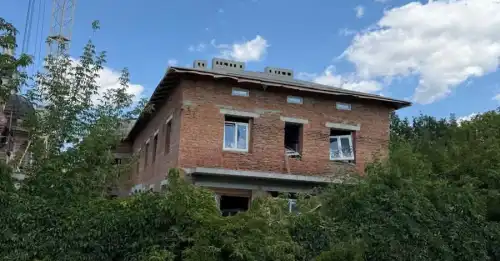 У Харкові удар ракетою спричинив пошкодження Кафедрального собору Святого Миколая Української Греко-Католицької Церкви.