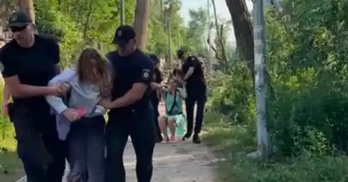 У Києві правоохоронці вивели з парку мисткиню, яка виступає проти&hellip;
