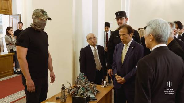 ГУР продемонструвало японській делегації компоненти північнокорейських балістичних ракет