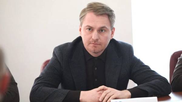 Парламент звільнив Руслана Кравченка