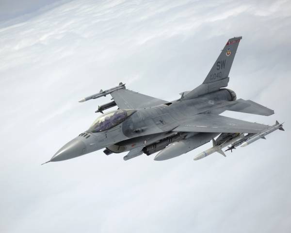 Пілот F-16 катапультувався під час аварії винищувача в Мічигані