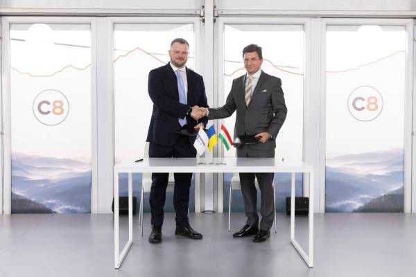 Угорщина збудує сховища для українського пального