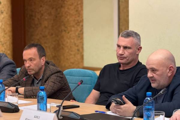 Міський голова Києва Віталій Кличко на нараді щодо теплопостачання столиці, яку навесні 2026 року ініціювало керівництво міської військової адміністрації