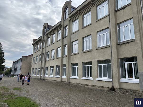 Новоселицький ліцей №1: автономна котельня, власні обіди та уроки “Захисту України”