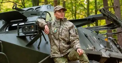 Камалія пояснила, чому знімалася у військовій формі